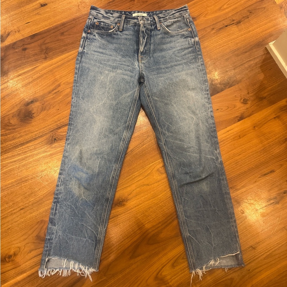 GRLFRND denim
Distressed straight leg
Style: Helena
Color: My Sharona
Size 26